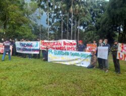 Tolak PHK , Puluhan Satpam Perum Puspiptek Serpong Gelar Aksi Unjukrasa