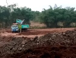 Galian Tanah di Desa Jeunjing Masih Beroperasi, Pengelola : Itu Proyek Kades