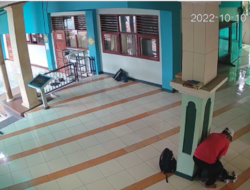 Terekam CCTV, Seorang Pria Curi HP Siswa SMPN 4 Tangsel