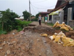 Jalan Ambrol dan Rumah Ambruk Akibat Longsor di Panongan Belum Diperbaiki