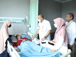 Kunjungi Pasien RSUD Balarja, Zaki Beri Semangat Keluarga Pasien Jelang Lebaran