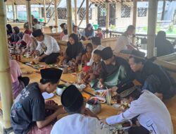 DPC Demokrat Ajak Anak Yatim Makan Bersama Sebelum Mendaftarkan Bacaleg ke KPU