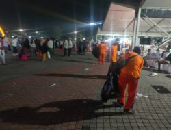 Gerak Cepat Petugas DLHK Langsung Bersihkan Sampah di Arena MTQ ke XX Provinsi Banten