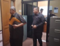 Pertanyakan Usulan Pj. Bupati Tangerang, Ketua Fraksi Golkar Gebrak Pintu Ruangan Ketua DPRD