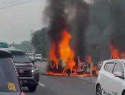 Kecelakaan Maut di Tol Jakarta- Cikampek 12 Orang Tewas