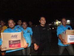 KNPI Ajak Camat Curug Naik Turun Bus Bagikan Bingkisan kepada Pemudik