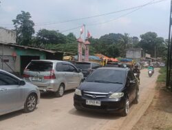 Bikin Macet dan Licin, Warga Keluhkan Ceceran Tanah di Jalan Serdang Kulon Panongan