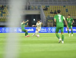Satu Gol Mengantar Persita Menahan Imbang Persebaya Surabaya di Stadion Gelora Bung Tomo