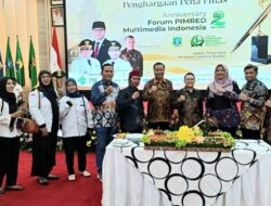 Bupati Maesyal Rasyid Diganjar Penghargaan Pimred Award 2025