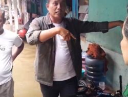 Ketua Fraksi Gerindra Tinjau dan Serahkan Bantuan Bagi Warga Terdampak Banjir