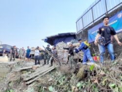 Antisipasi Banjir, Ketu Fraksi Gerindra Bersama TNI dan Warga Gotong Royong Bersihkan Kali Cirarab