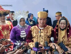 ASN Meriahkan HUT ke-393 Kabupaten Tangerang dengan Fashion Show Pakaian Adat Nusantara