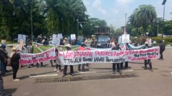 Ratusan Petani-Nelayan Demo di Kantor Bupati Tangerang, Tolak Alih Fungsi Lahan Sawah Dilindungi