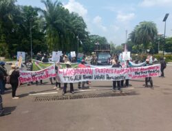 Ratusan Petani-Nelayan Demo di Kantor Bupati Tangerang, Tolak Alih Fungsi Lahan Sawah Dilindungi