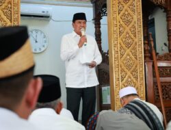 Bupati Jumling di Kelapa Dua, Serap Aspirasi Warga dan Serahkan Bantuan untuk Masjid